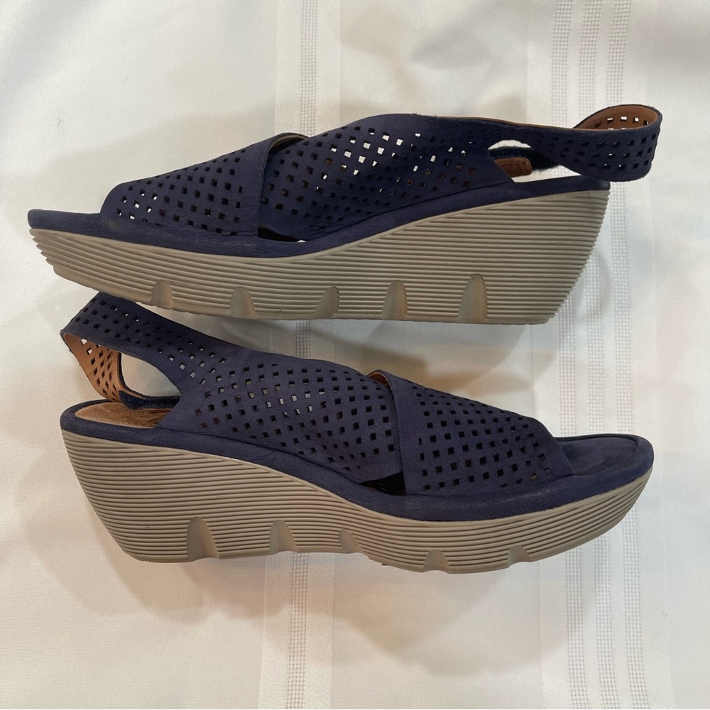 Clarks Blue Sandals with Breathable Design size 6.5